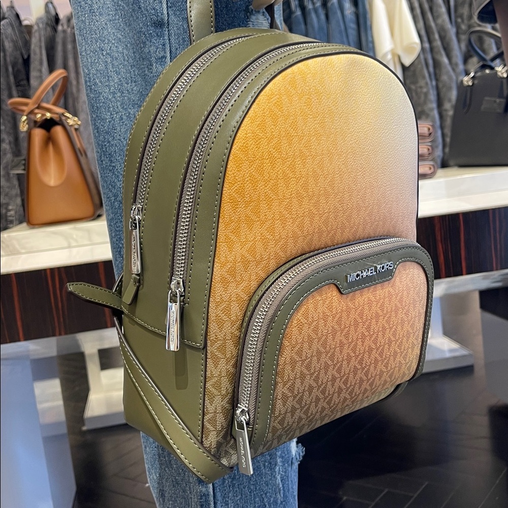MICHAEL KORS Jaycee Medium Ombré Signature Logo Backpack
Olive Combo 
NWT - Picture 11 of 16